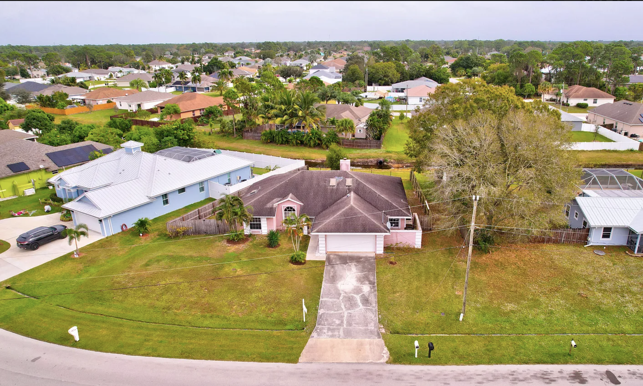 1751 Sw Southworth Ter #NA - Photo 2 of 15