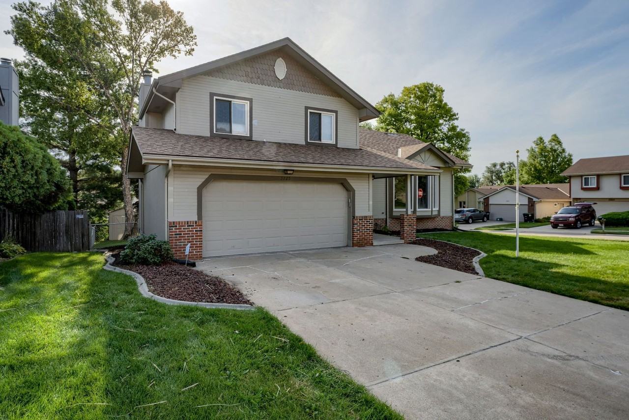 3725 S 155th St - Photo 2 of 31