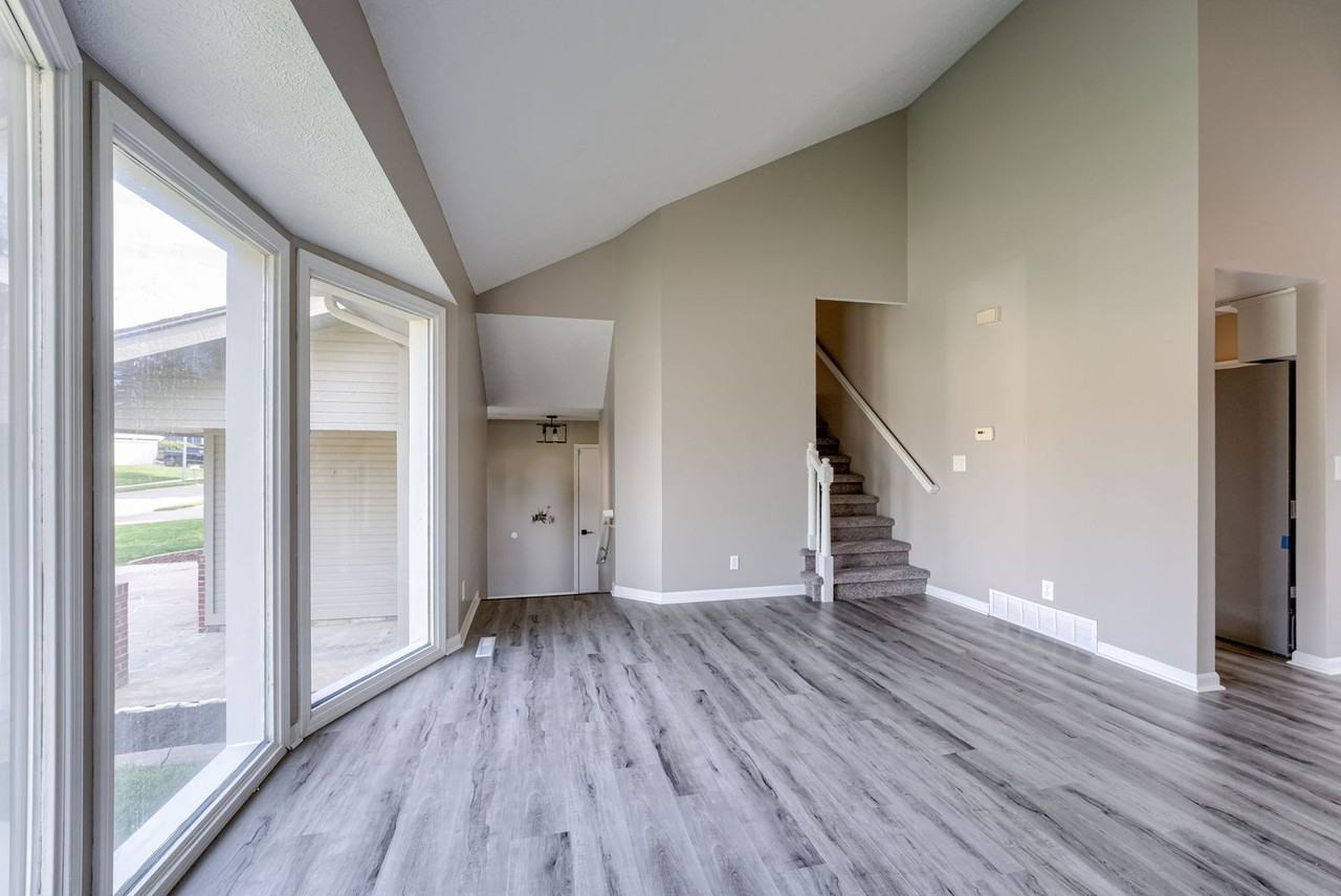 3725 S 155th St - Photo 6 of 31