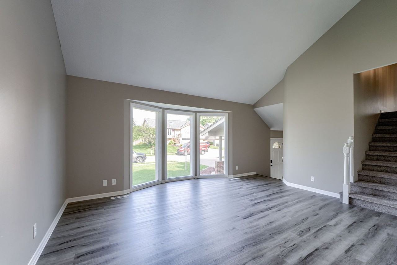 3725 S 155th St - Photo 7 of 31