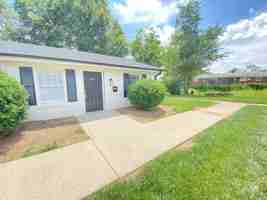 featured image of 1300 Oakwood Ave