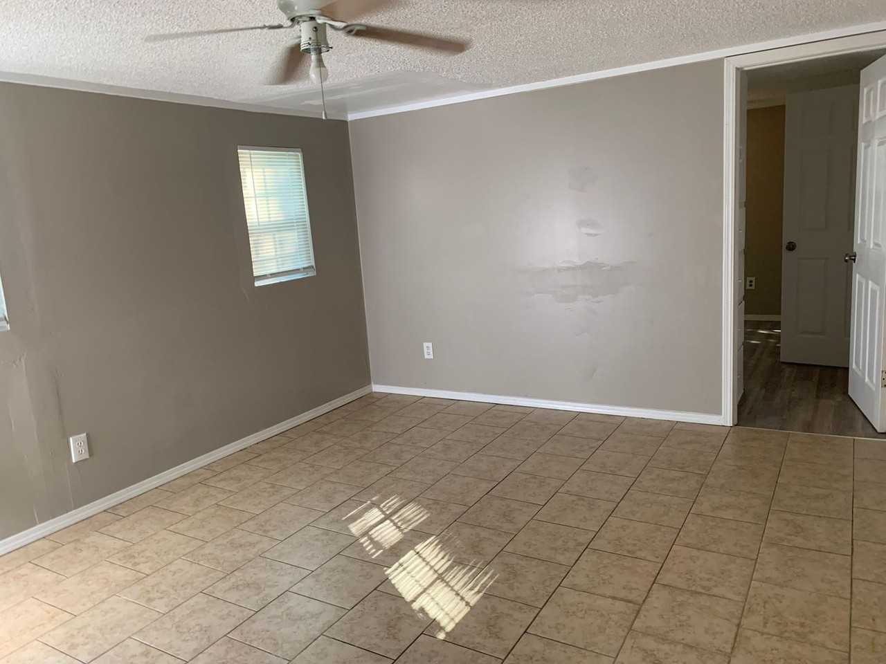 3212 S Meta Ave - Photo 3 of 10