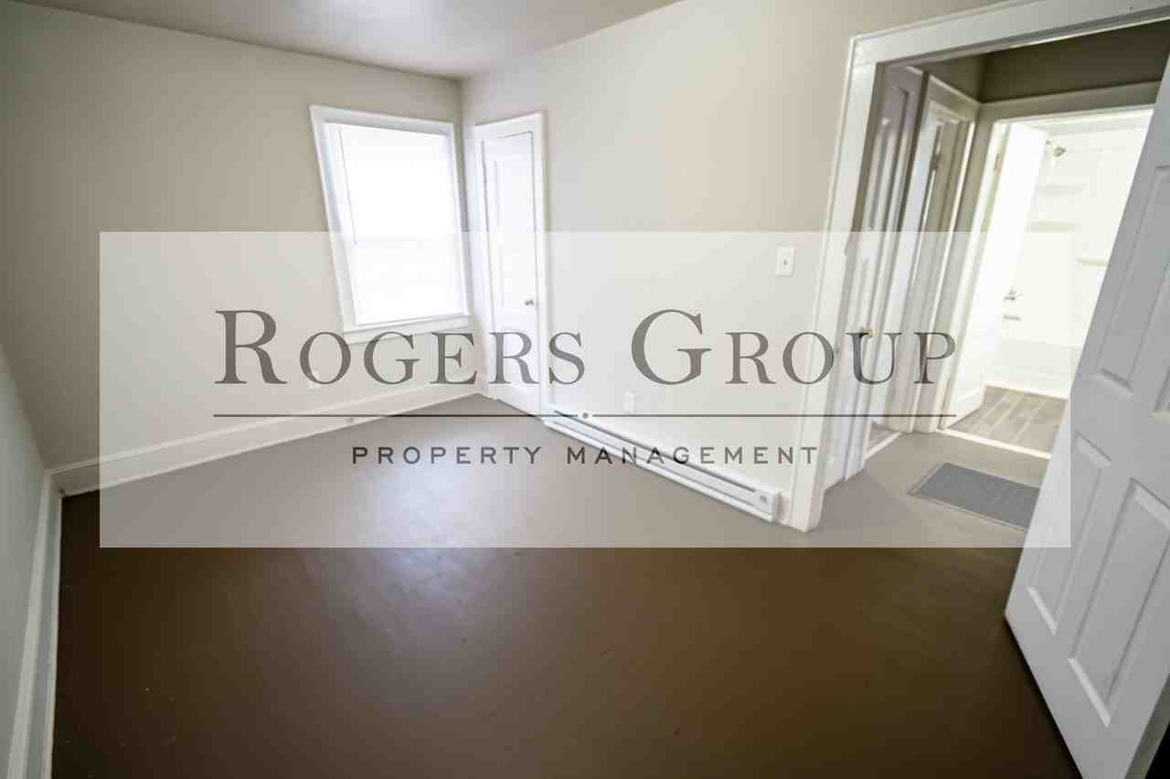 127 S Clark St - Photo 2 of 7