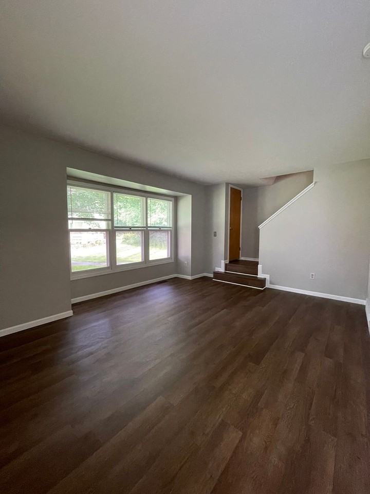 3110 Sturgeon Bay Ave - Photo 2 of 14