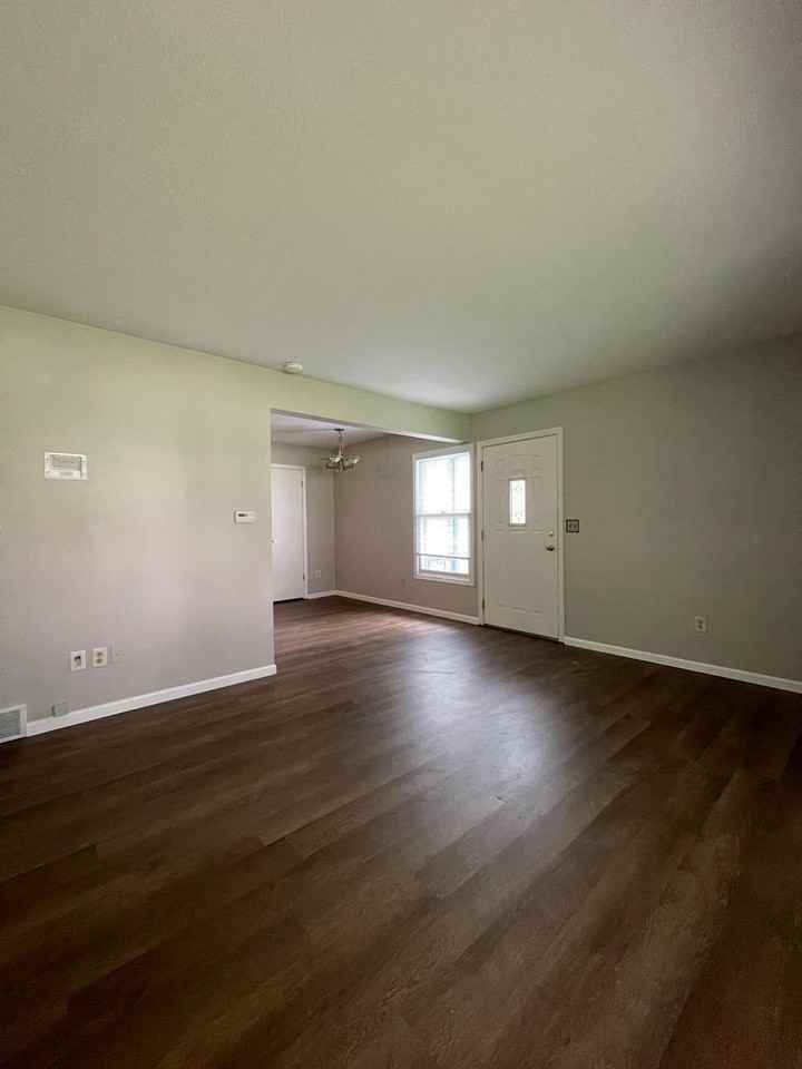 3110 Sturgeon Bay Ave - Photo 3 of 14