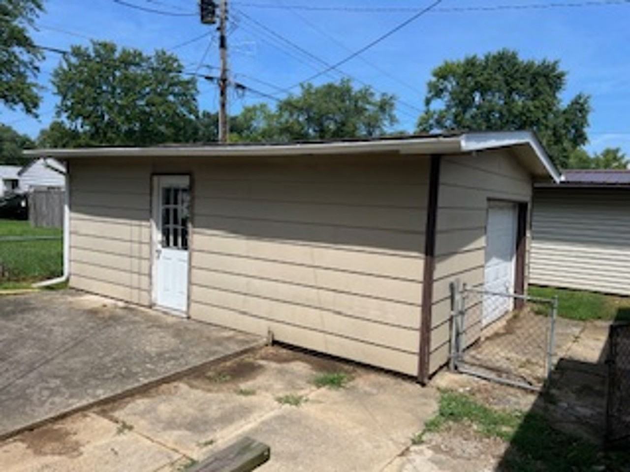 233 Avalon Ln - Photo 2 of 11