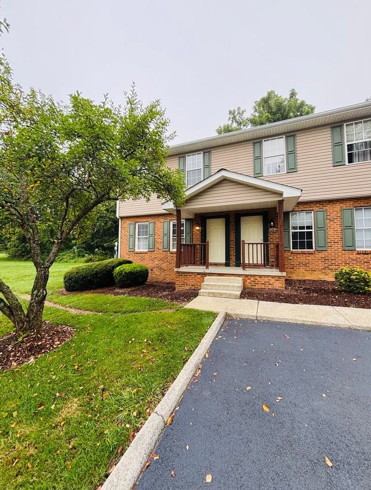 876 Patrick Henry Dr