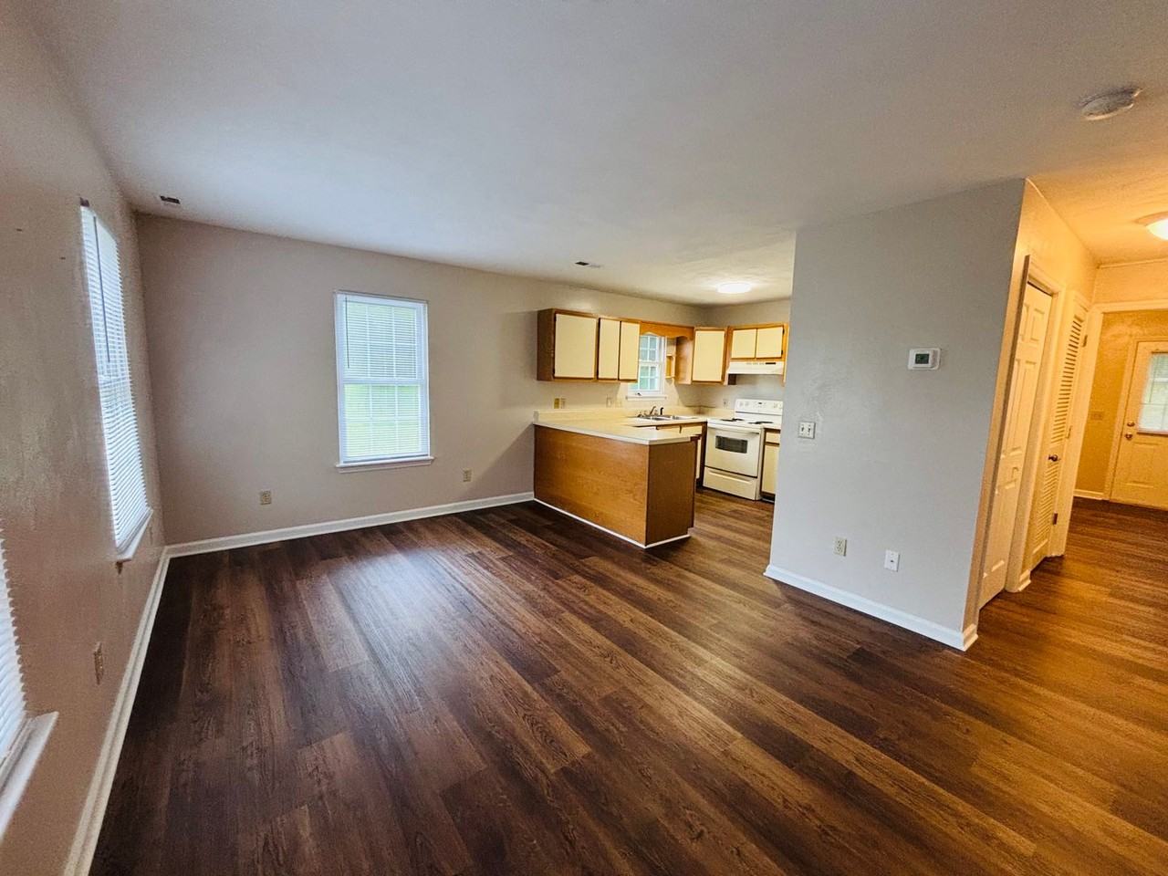 876 Patrick Henry Dr - Photo 2 of 15