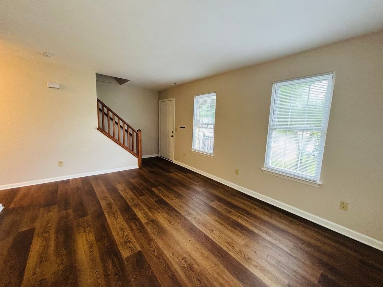 876 Patrick Henry Dr - Photo 3 of 15
