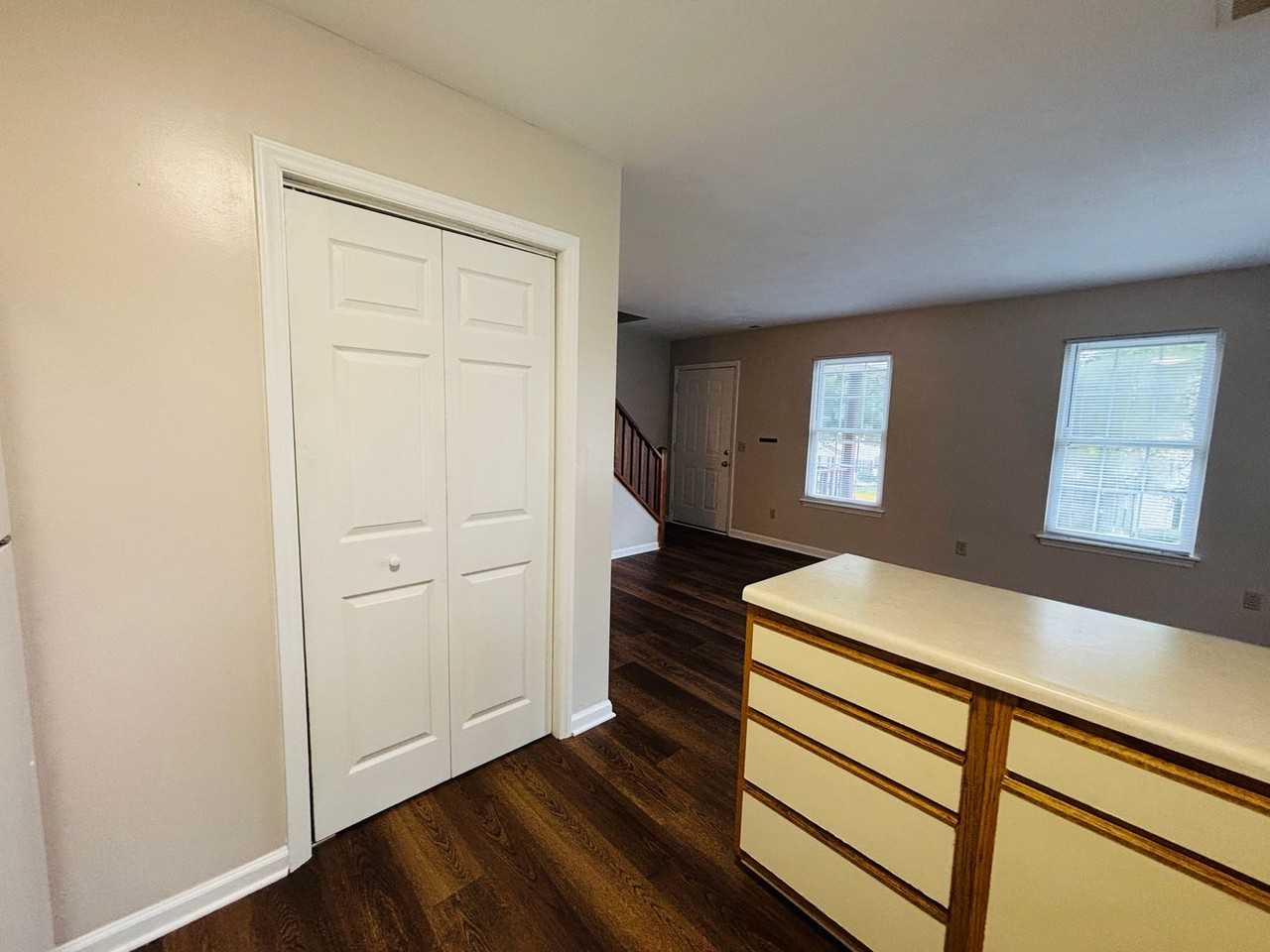 876 Patrick Henry Dr - Photo 5 of 15