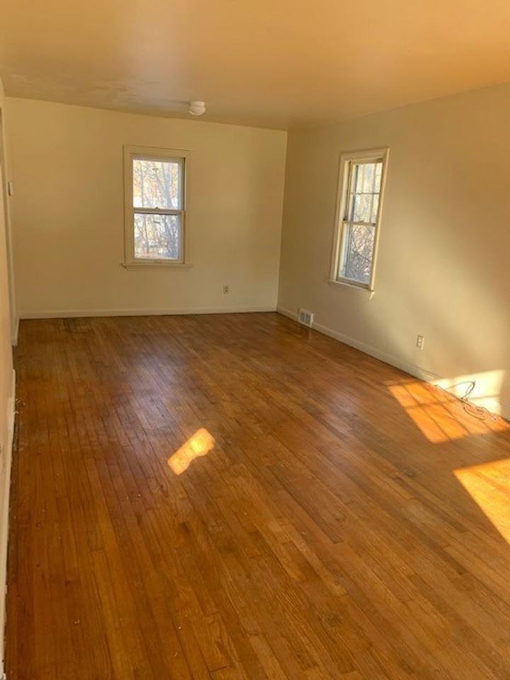 598 Cohasset Dr - Photo 3 of 9