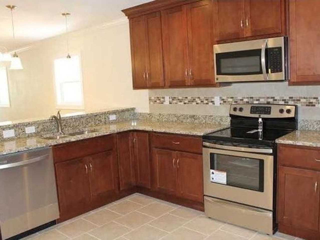 619 Waukesha Ave - Photo 2 of 7
