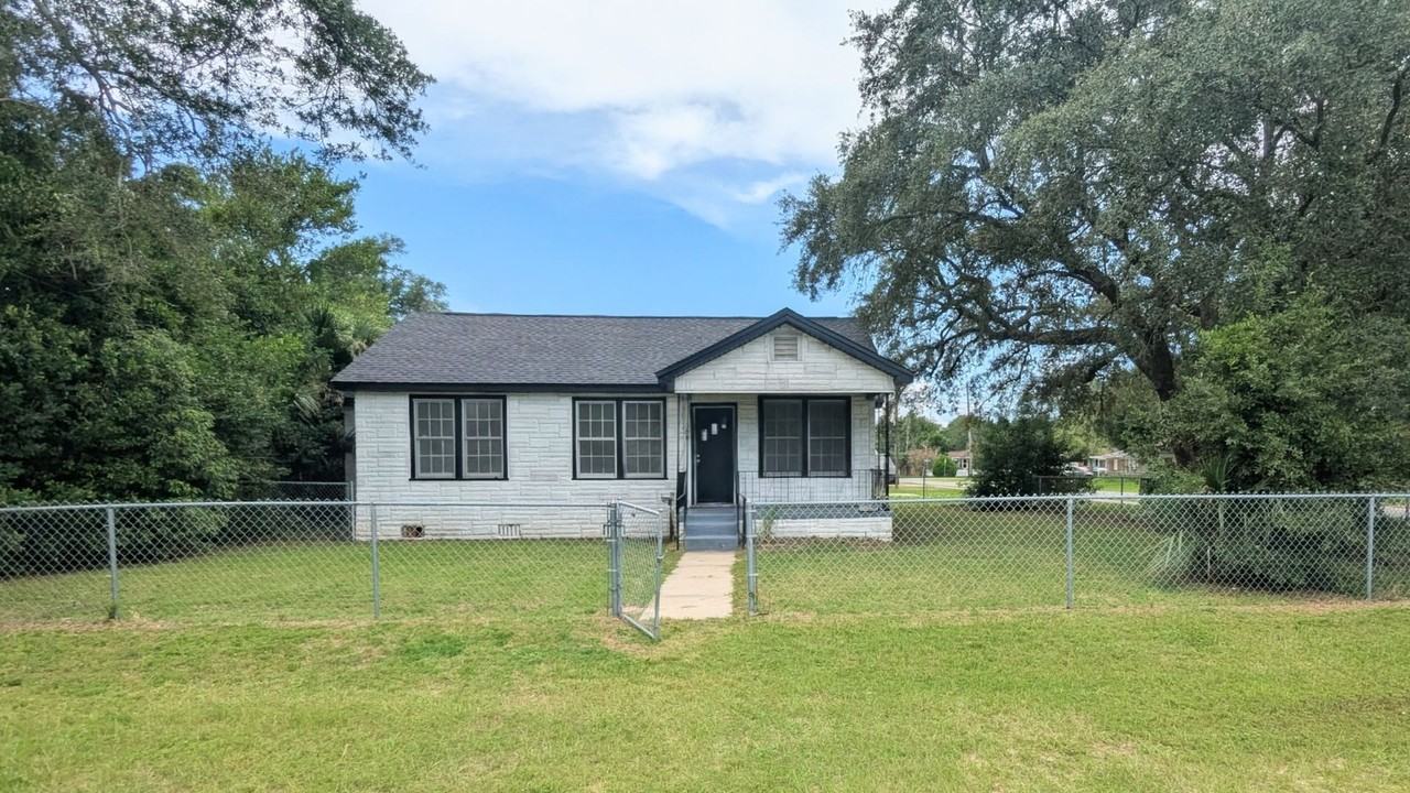 1300 Poppy Ave - Photo 3 of 12