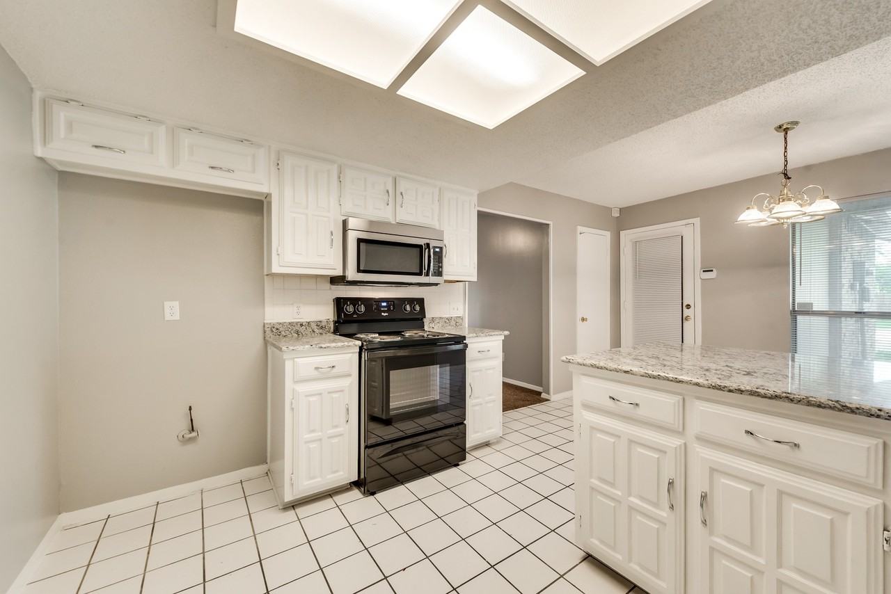 5406 Kingfisher Rd - Photo 3 of 19