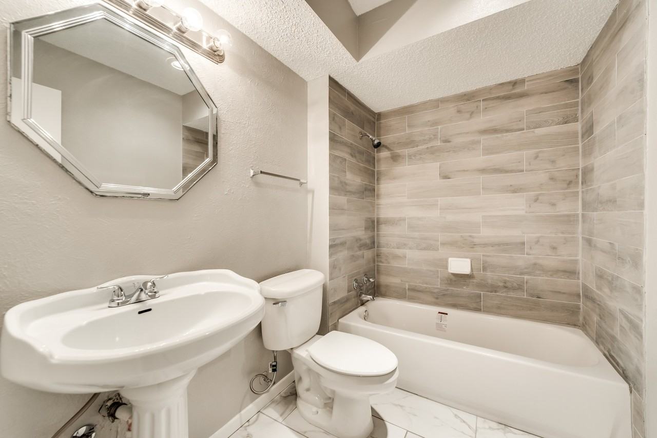 5406 Kingfisher Rd - Photo 2 of 19