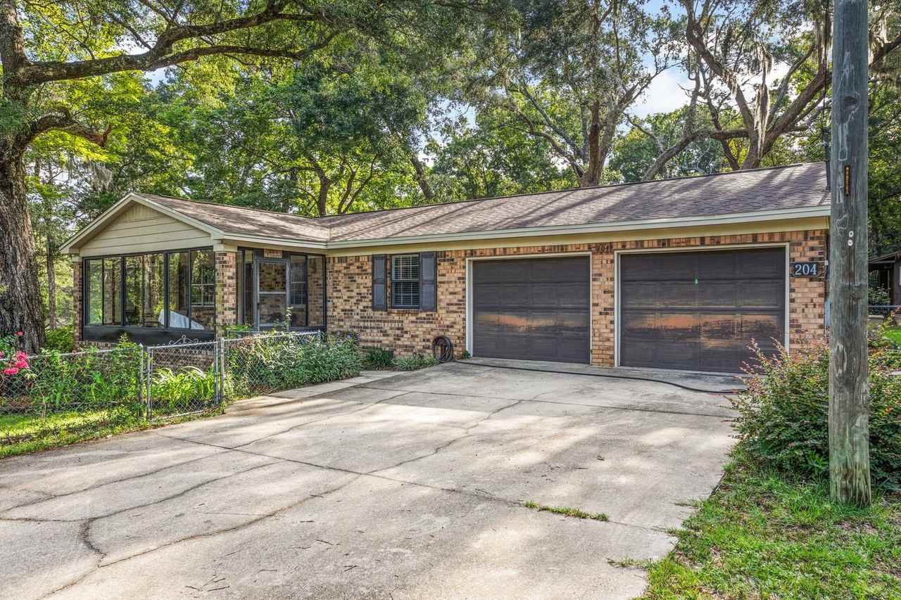 204 Eastern St - Photo 2 of 36