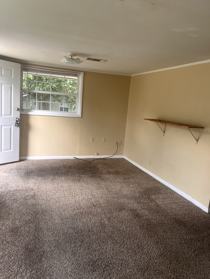 24 Lakeview Dr - Photo 2 of 8