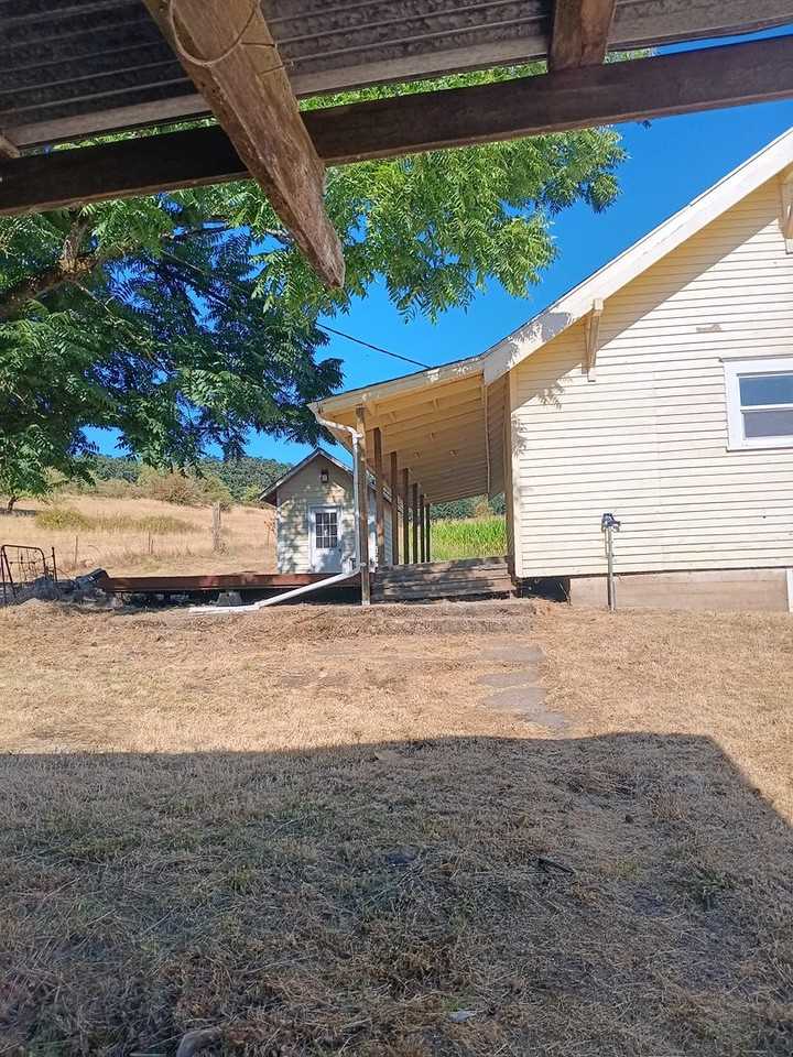 2962 Wintel Road South - Photo 3 of 33