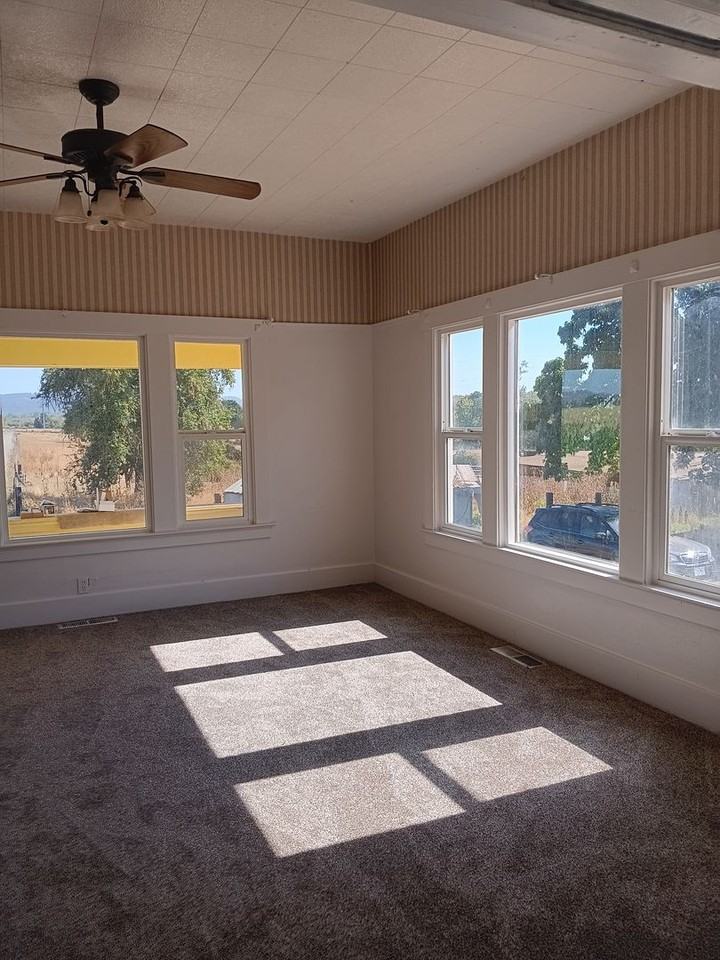 2962 Wintel Road South - Photo 6 of 33