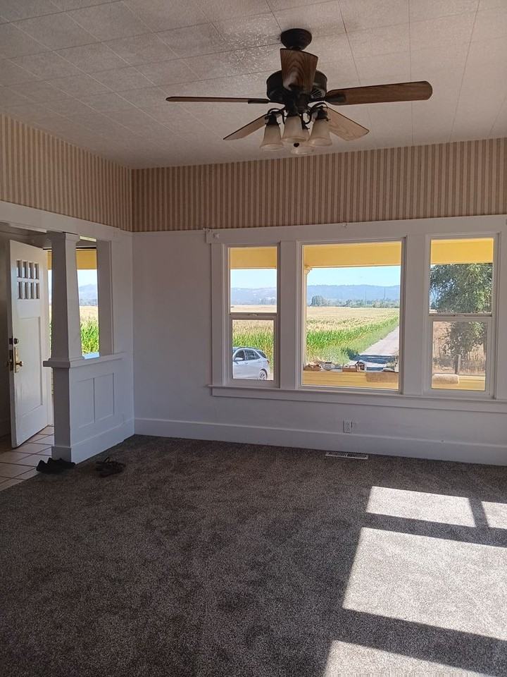 2962 Wintel Road South - Photo 7 of 33