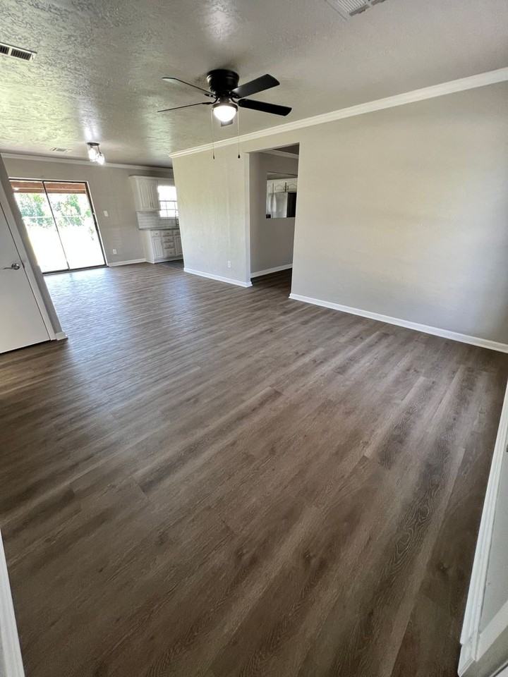 6408 Nw Oak Ave - Photo 6 of 33