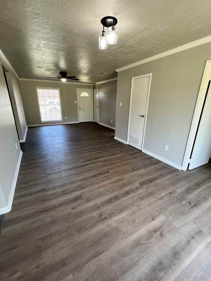 6408 Nw Oak Ave - Photo 7 of 33