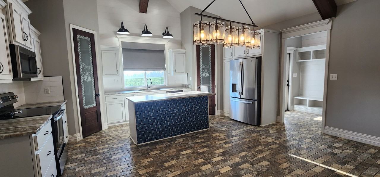 4020 Crusader Ct - Photo 2 of 18