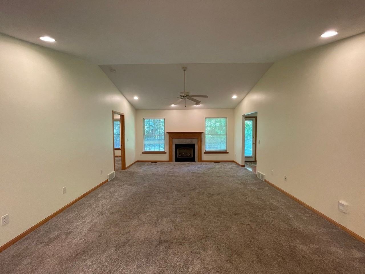 6228 Cross Bend Ct - Photo 3 of 16