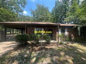 423 Honeysuckle Ln - Photo 1 of 1