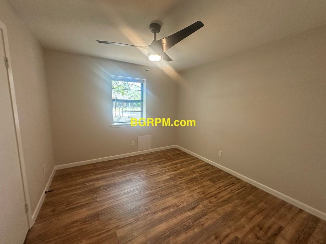 423 Honeysuckle Ln - Photo 5 of 8