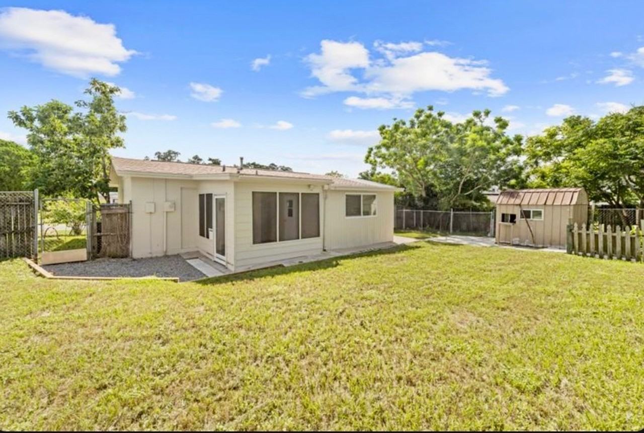 1013 Embassy Ave - Photo 2 of 14