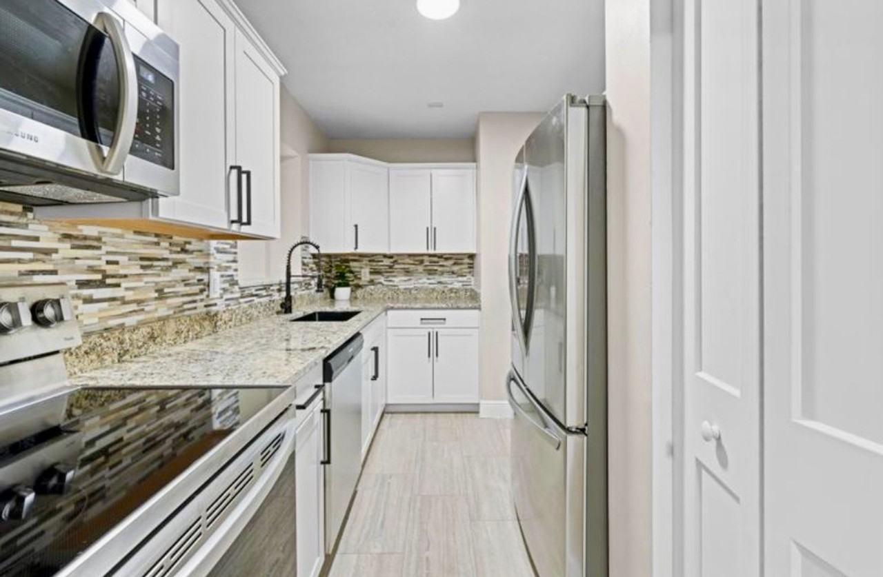 1013 Embassy Ave - Photo 4 of 14