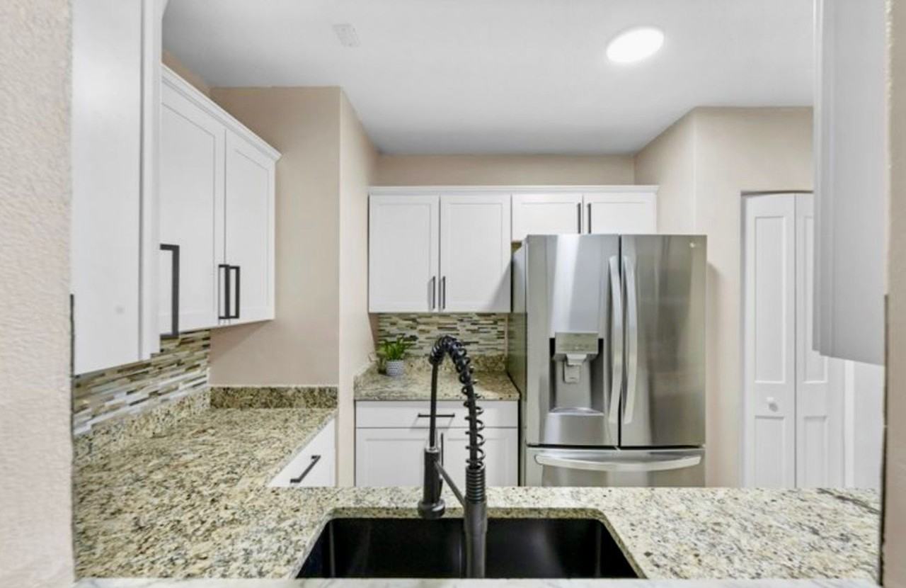 1013 Embassy Ave - Photo 5 of 14
