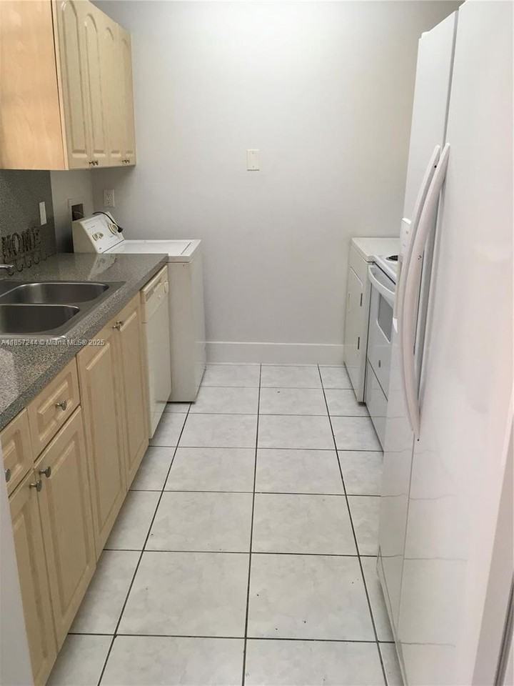 5221 Sw 139th Avenue Rd - Photo 2 of 20