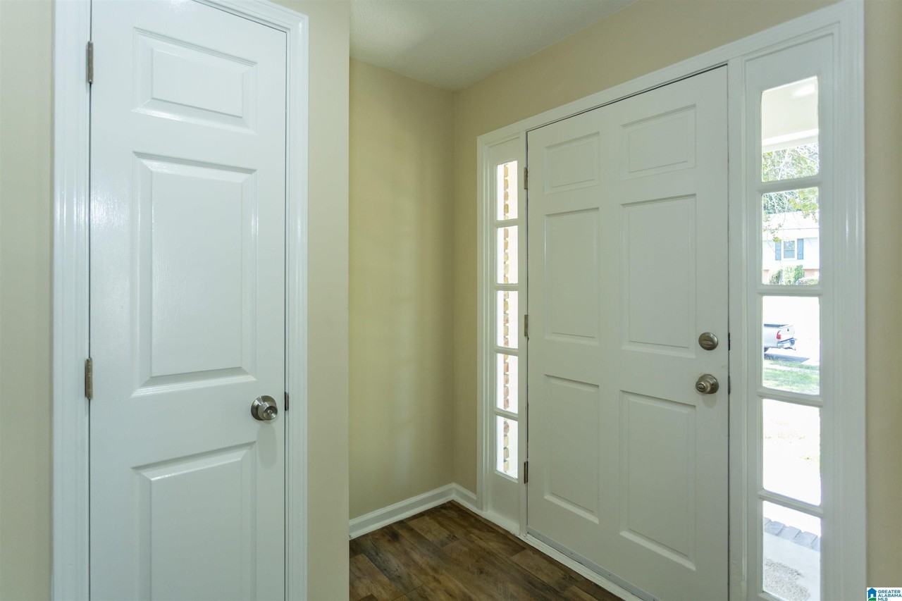 917 Dunridge Dr - Photo 2 of 21