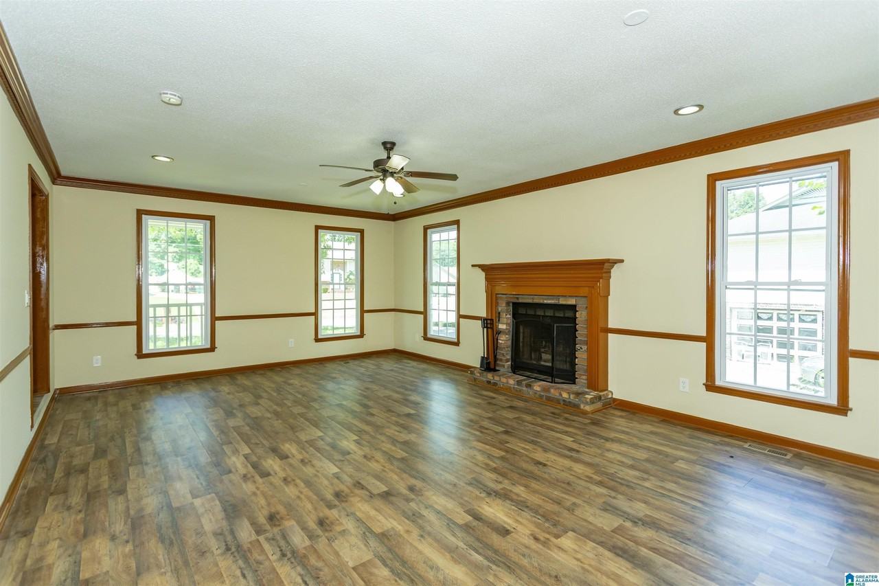 917 Dunridge Dr - Photo 5 of 21