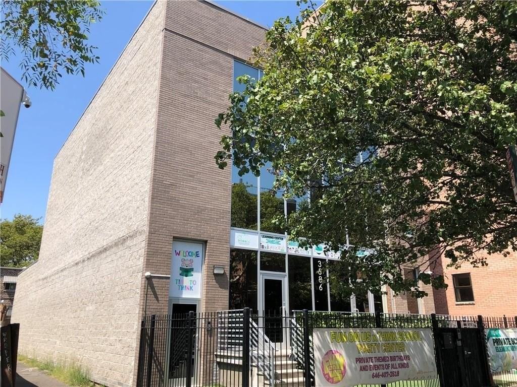 3588 Nostrand Ave - Photo 4 of 31