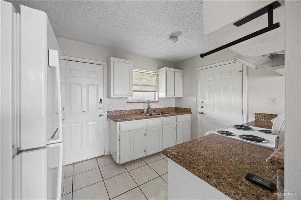 2004 Fullerton Ave - Photo 4 of 12