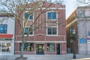 featured image of 16 Waverly Pl #B