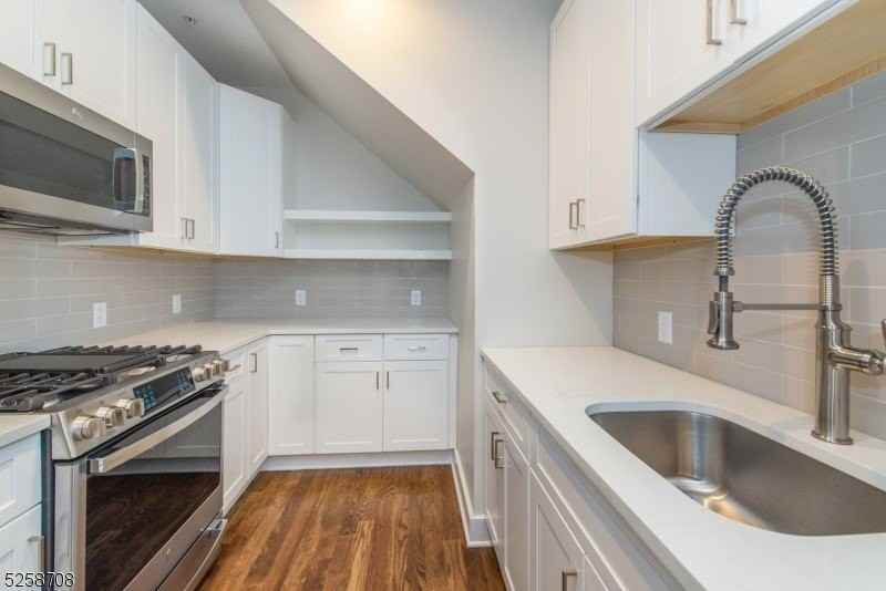 16 Waverly Pl #B - Photo 7 of 13