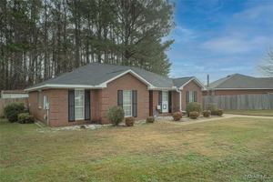 featured image of 932 Eastern Oaks Dr