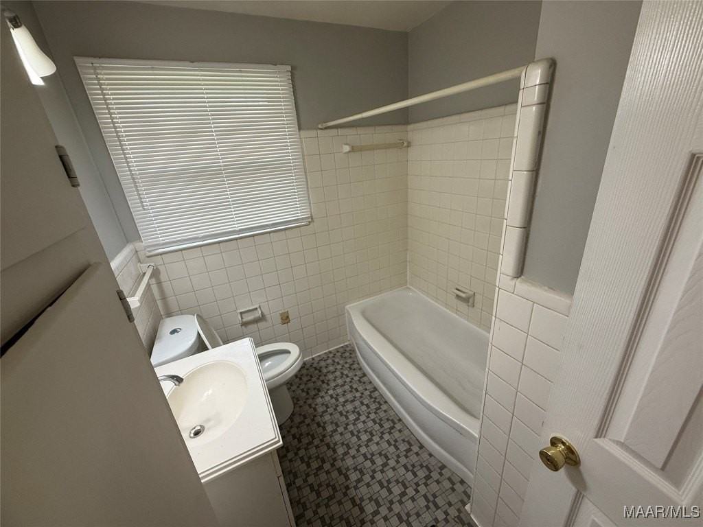 2030 Windsor Ave - Photo 3 of 10