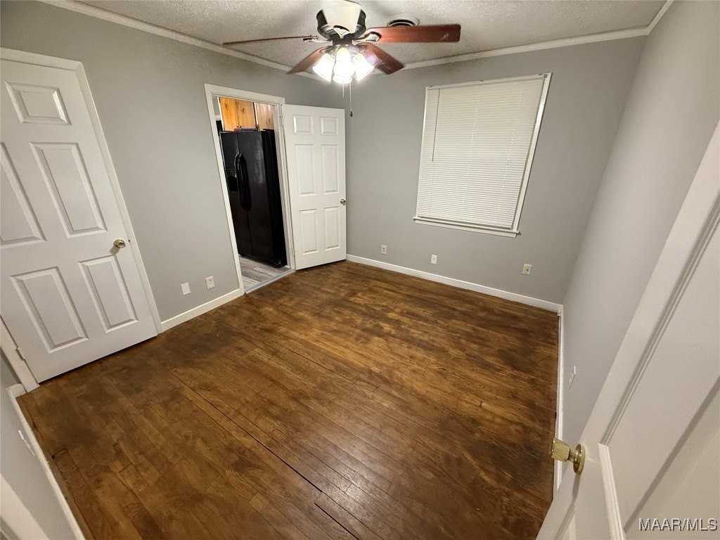 2030 Windsor Ave - Photo 4 of 10