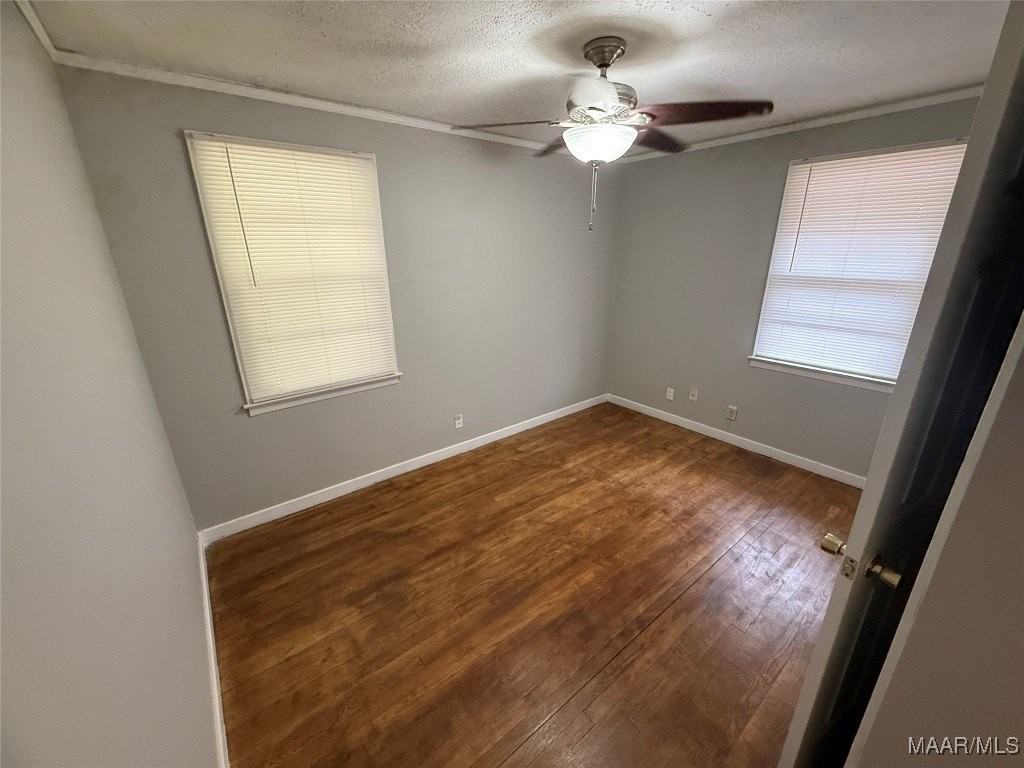 2030 Windsor Ave - Photo 5 of 10