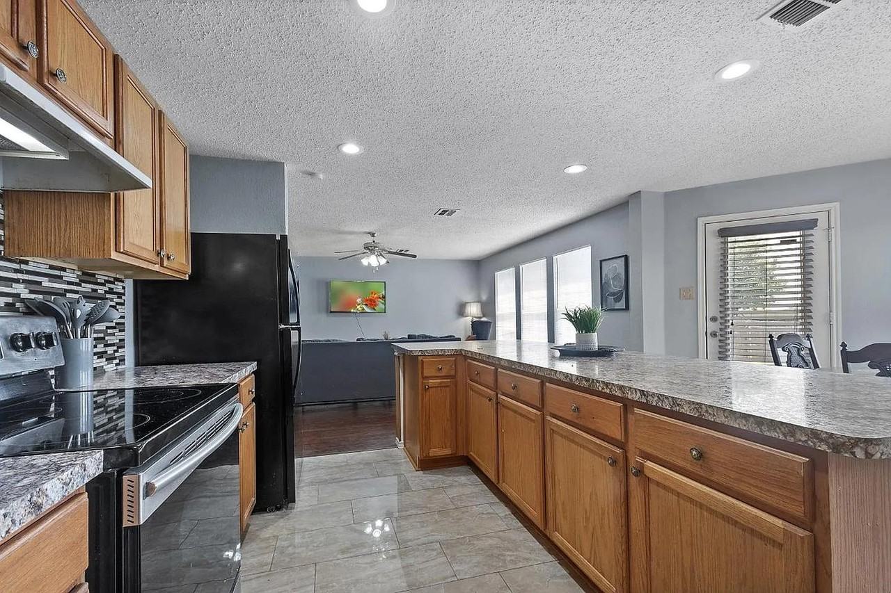 Mainsail Ln - Photo 4 of 9