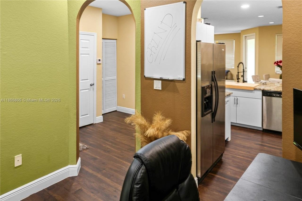 6037 Southwest 19th Street #6037 - Photo 7 of 15