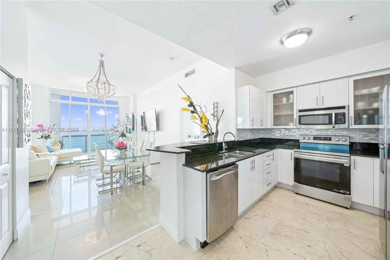 7900 Harbor Island Dr #PH14 - Photo 2 of 27