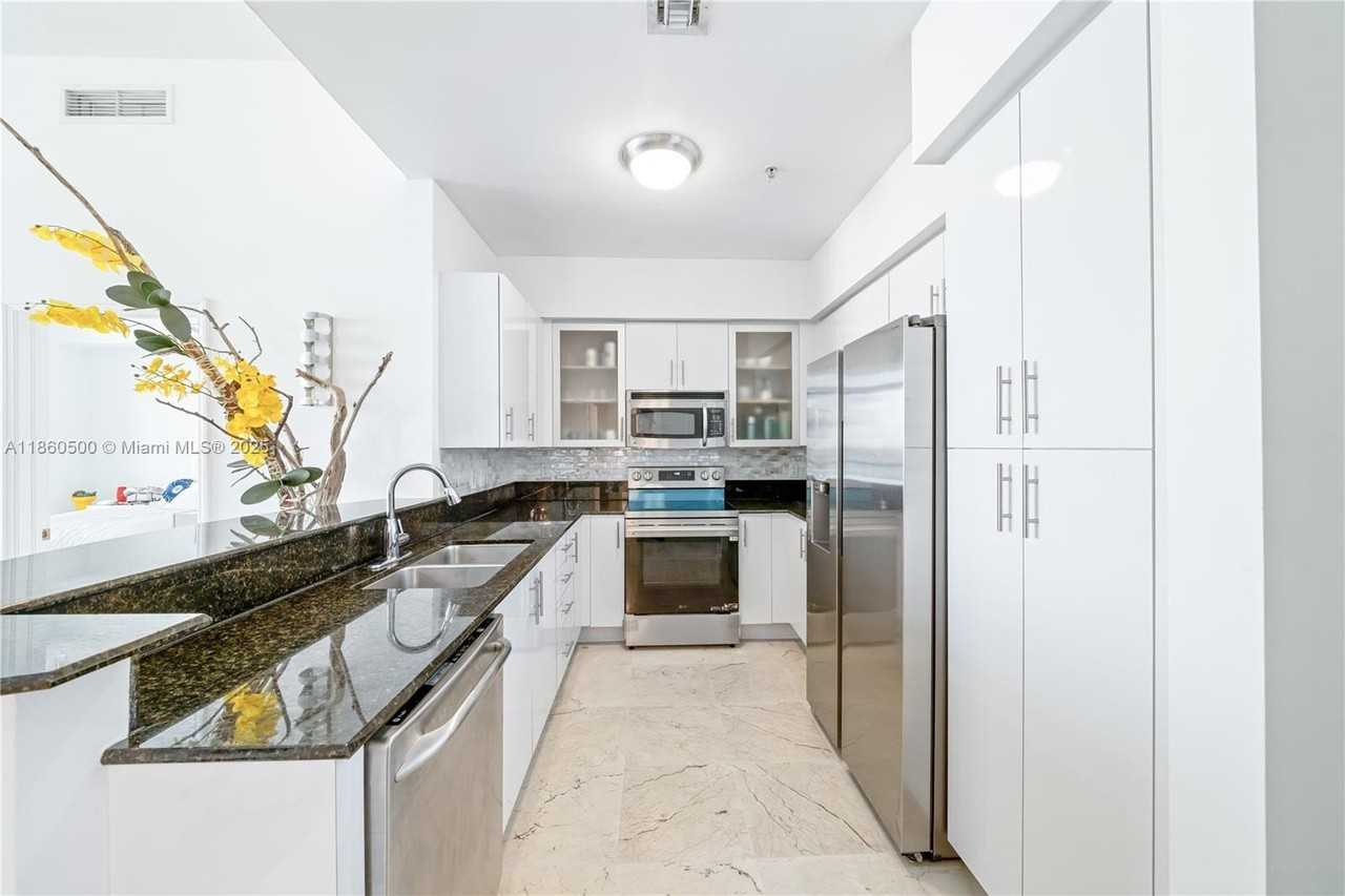 7900 Harbor Island Dr #PH14 - Photo 3 of 27