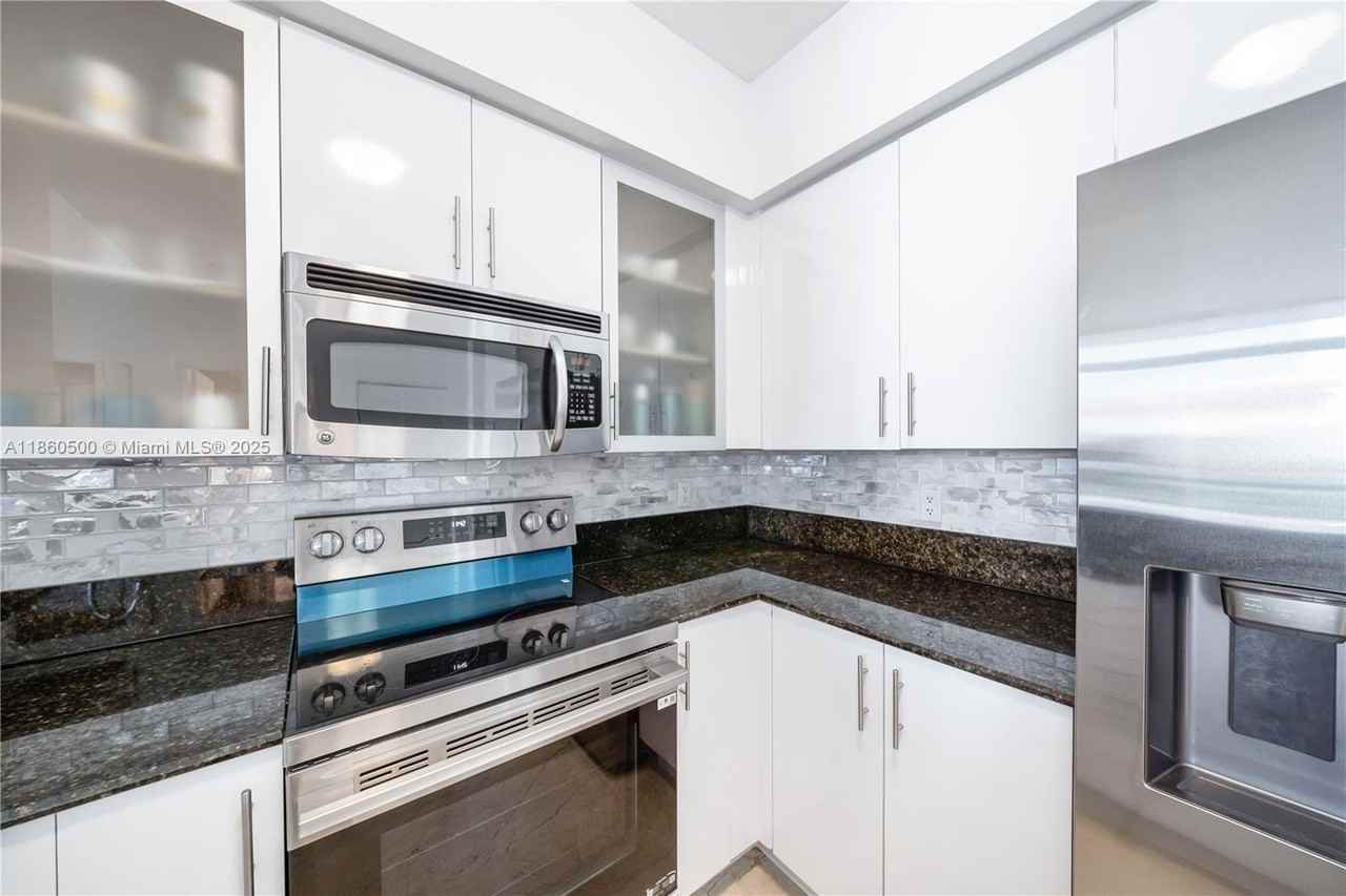 7900 Harbor Island Dr #PH14 - Photo 4 of 27