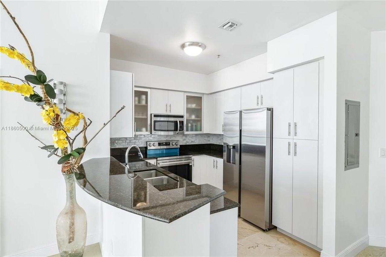 7900 Harbor Island Dr #PH14 - Photo 5 of 27